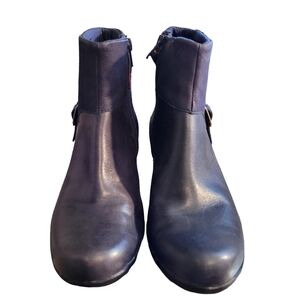 Clark's black/navy low heeled bootie- 7M